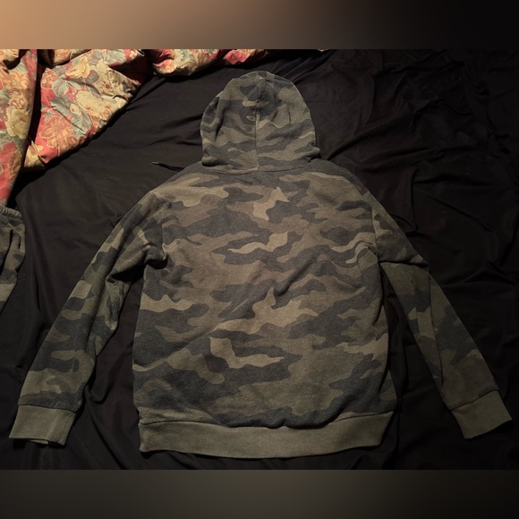 VS PINK Camo Hoodie & Joggers Set – Size M - Picture 3 of 7